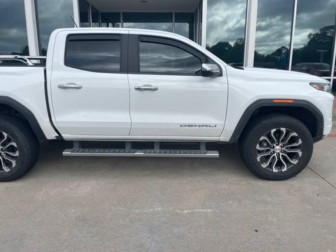 Used 2024 GMC Canyon Denali AWD/4WD image 6