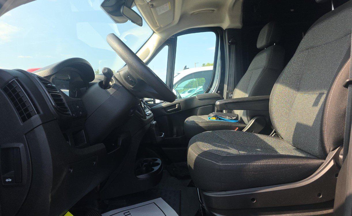Used 2024 RAM ProMaster 2500 w/ Convenience Group FWD image 7