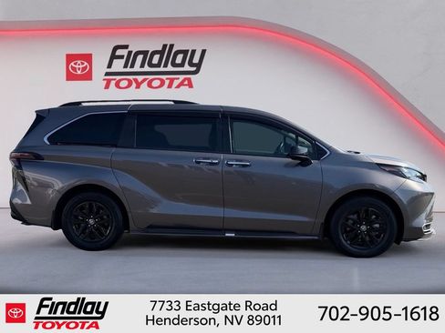 Used 2024 Toyota Sienna XLE FWD image 11