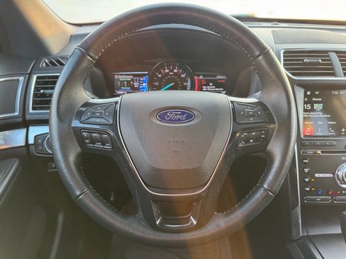 Used 2017 Ford Explorer Limited w/ Equipment Group 301A AWD/4WD image 8