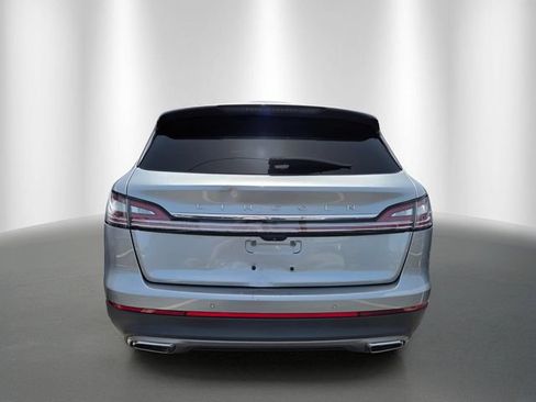 Used 2022 Lincoln Nautilus FWD w/ Premium Package image 3