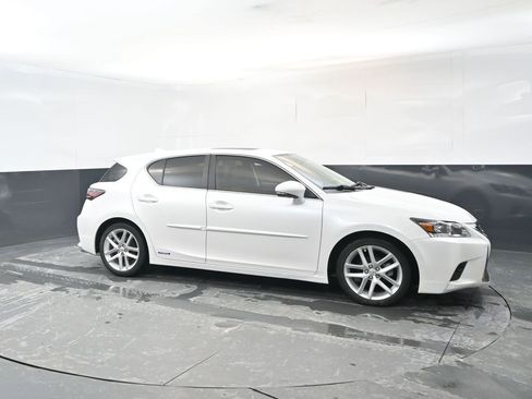 Used 2017 Lexus CT 200h image 7
