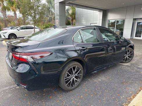 Certified 2021 Toyota Camry SE image 2