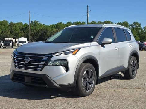 Used 2024 Nissan Rogue SV w/ SV Premium Package image 1