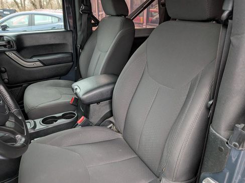 Used 2018 Jeep Wrangler Sport image 6