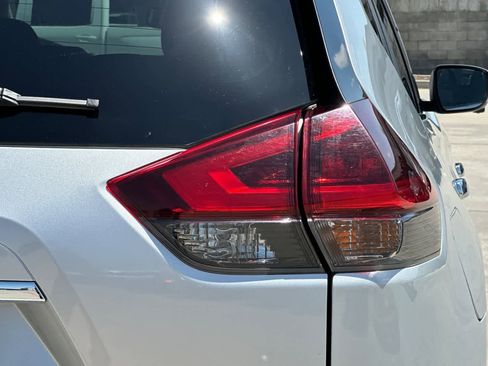 Used 2020 Nissan Rogue SL AWD/4WD image 33