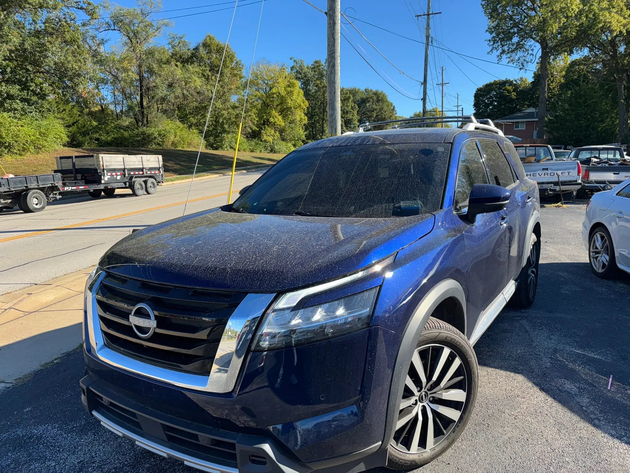 Used 2024 Nissan Pathfinder Platinum w/ Cargo Package FWD image 4