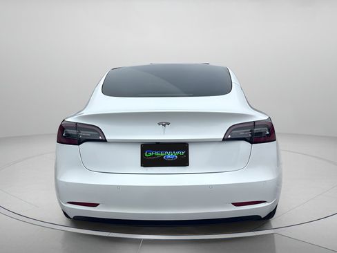 Used 2021 Tesla Model 3 Standard Range Plus image 4