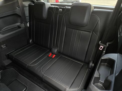 Used 2022 Volkswagen Tiguan SE R-Line FWD image 26