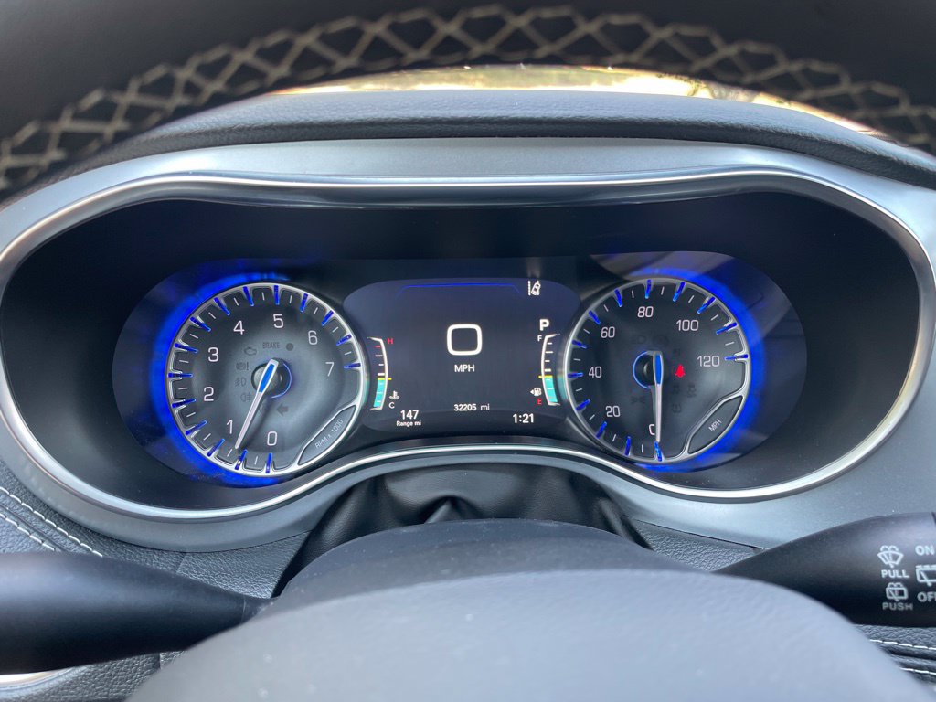 Used 2026 Chrysler Pacifica Limited FWD image 19
