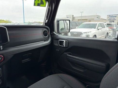 Used 2024 Jeep Gladiator Rubicon w/ Technology Group AWD/4WD image 21