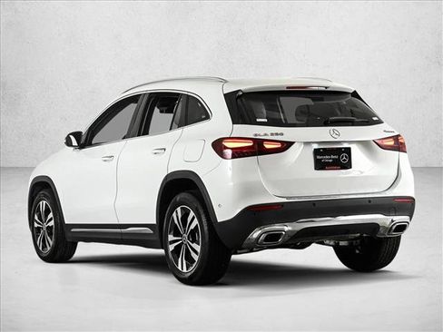 Used 2025 Mercedes-Benz GLA 250 4MATIC image 9