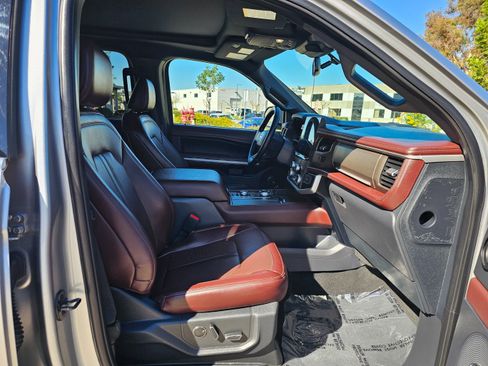 Used 2024 Ford Expedition Max Limited image 35