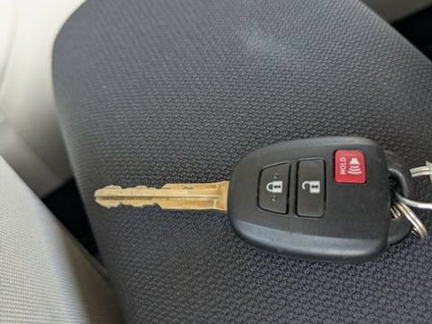 Used 2025 Toyota Corolla Cross L FWD image 27