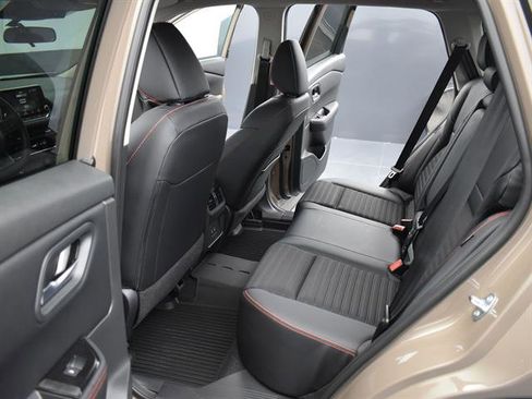 Certified 2025 Nissan Rogue SV image 14