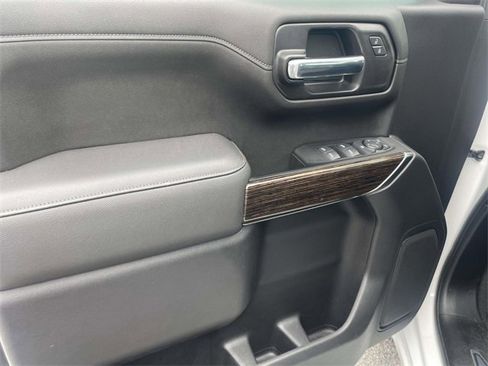 Used 2022 GMC Sierra 1500 SLE image 16