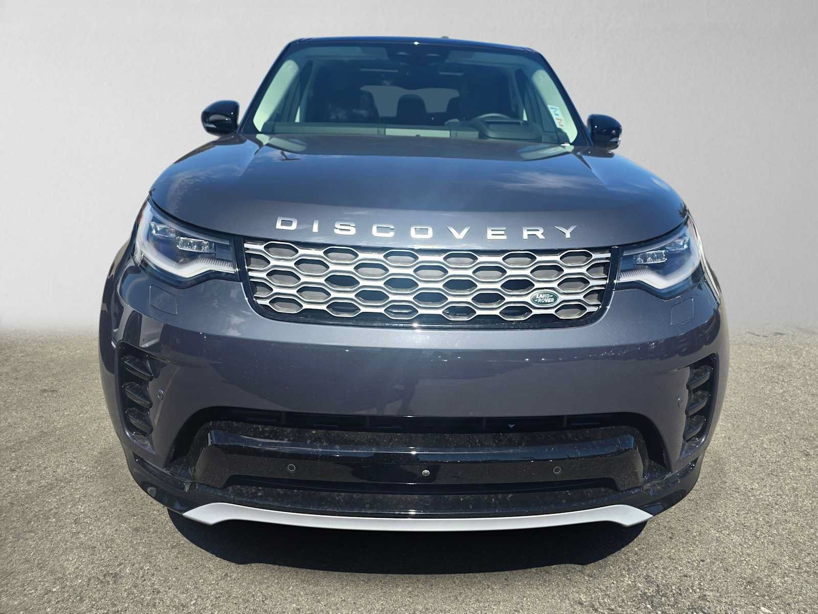 Used 2025 Land Rover Discovery Metropolitan Edition AWD/4WD image 8
