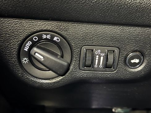 Used 2020 Dodge Challenger SXT image 31