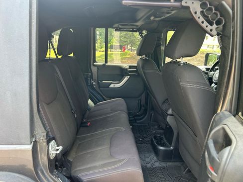 Used 2014 Jeep Wrangler Unlimited Rubicon AWD/4WD image 23