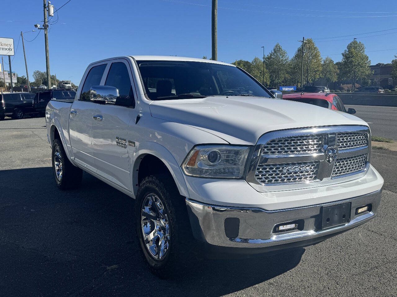 Used 2017 RAM 1500 Laramie AWD/4WD image 3