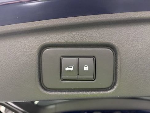 Used 2023 Nissan Pathfinder SL AWD/4WD image 14