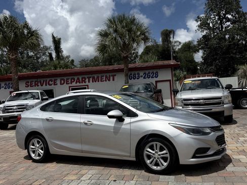 Used 2018 Chevrolet Cruze LT w/ LT Fleet Convenience Package FWD image 5