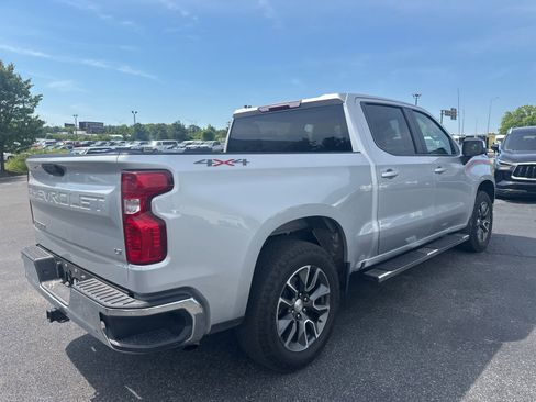 Used 2022 Chevrolet Silverado 1500 LT AWD/4WD image 3