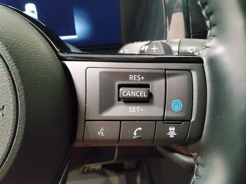 Used 2024 Nissan Pathfinder Platinum image 29