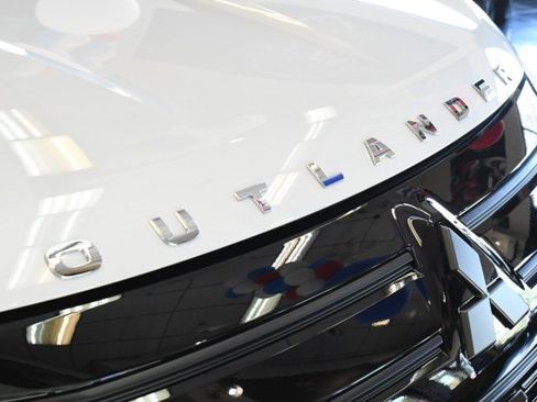 New 2026 Mitsubishi Outlander LE AWD/4WD image 7