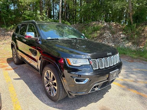 Used 2017 Jeep Grand Cherokee Overland w/ Jeep Active Safety Group AWD/4WD image 5