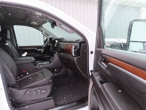 Used 2024 GMC Sierra 2500 Denali image 24