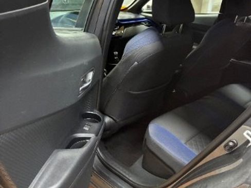 Used 2021 Toyota C-HR XLE image 27