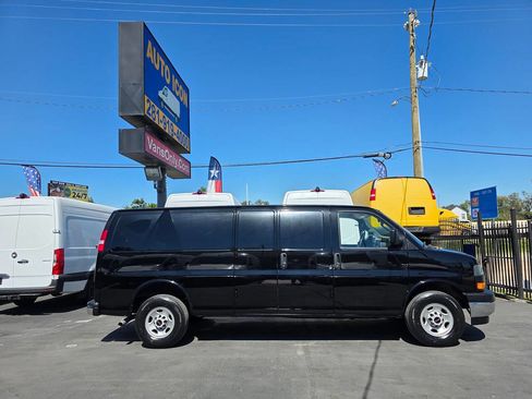 Used 2023 GMC Savana 3500 Extended w/ Driver Convenience Package image 5