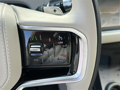 Used 2023 Land Rover Range Rover Velar R-Dynamic S image 14