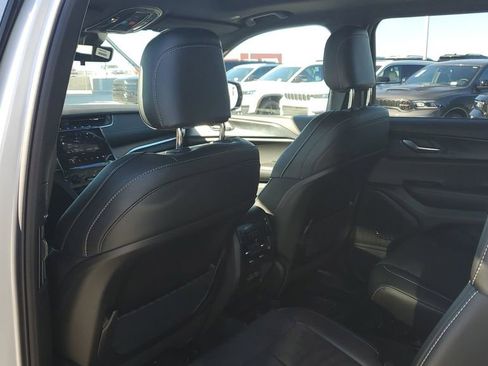 New 2025 Jeep Grand Cherokee L Altitude image 18