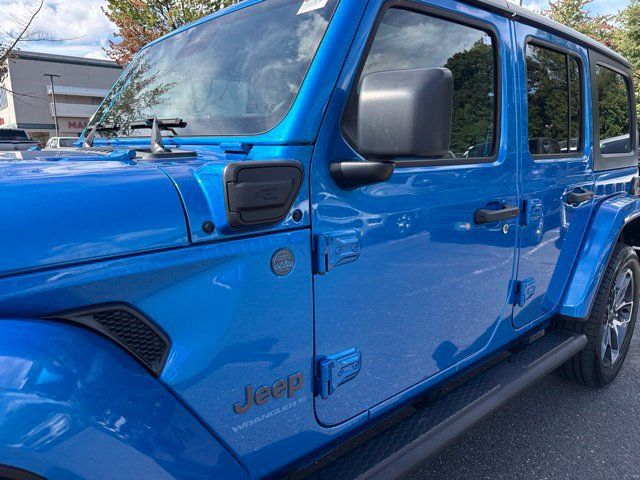 Used 2024 Jeep Wrangler Unlimited w/ Convenience Group AWD/4WD image 4