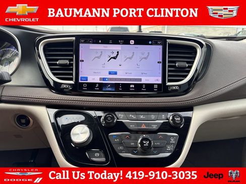 Used 2021 Chrysler Pacifica Touring-L w/ Premium & Safety Sphere Group AWD/4WD image 18