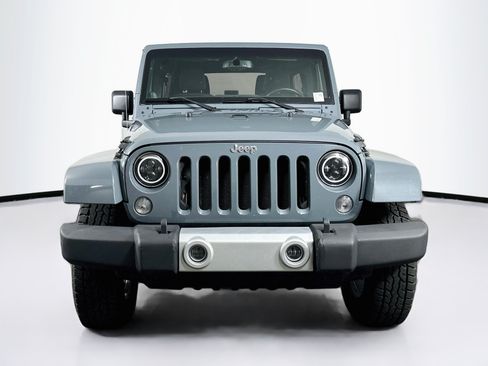 Used 2014 Jeep Wrangler Unlimited Sahara w/ Connectivity Group AWD/4WD image 2