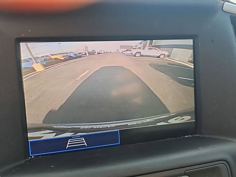 Used 2023 GMC Terrain SLE w/ Driver Convenience Package image 11