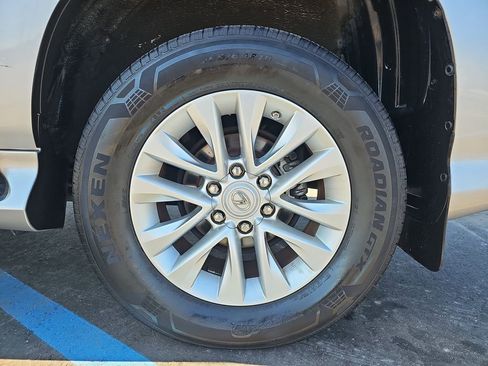 Used 2017 Lexus GX 460 AWD/4WD image 38