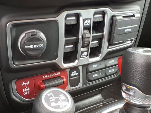 Used 2025 Jeep Wrangler Willys image 26