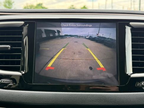 Used 2019 Chrysler Pacifica Touring Plus w/ Tire & Wheel Group FWD image 38