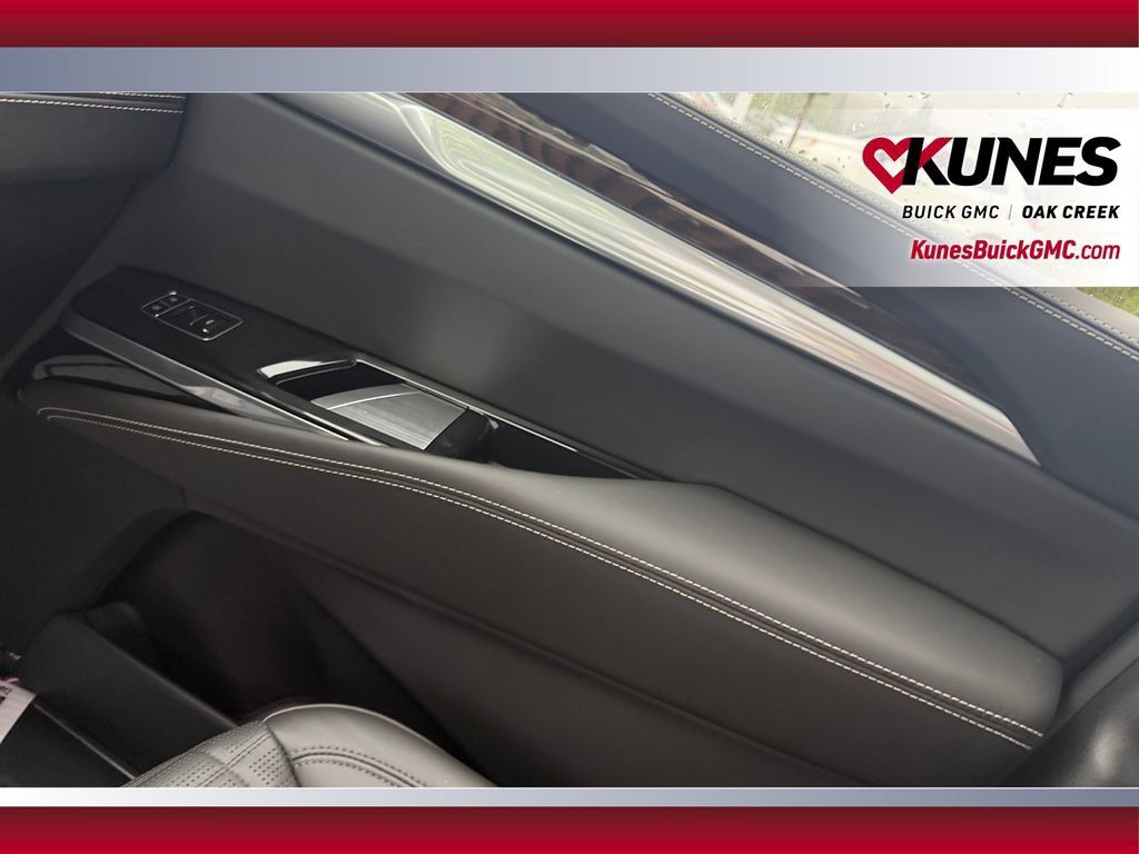 Used 2026 Cadillac Escalade Platinum Sport w/ LPO, Floor Liner Package AWD/4WD image 38