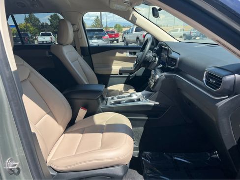 Used 2020 Ford Explorer XLT w/ Equipment Group 202A AWD/4WD image 17