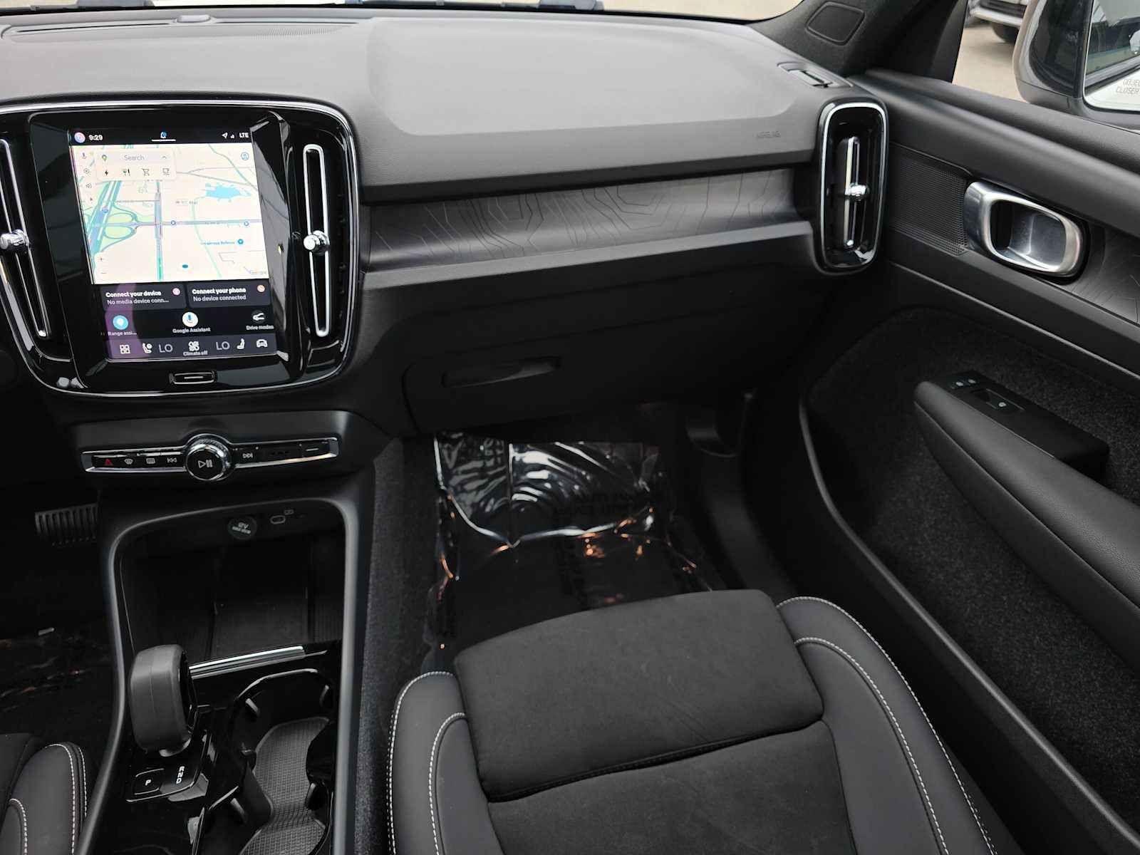 Used 2024 Volvo XC40 Recharge Plus w/ Protection Package Premier AWD/4WD image 19