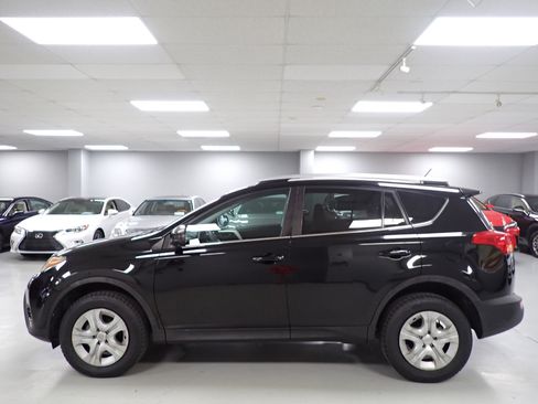 Used 2014 Toyota RAV4 LE image 19