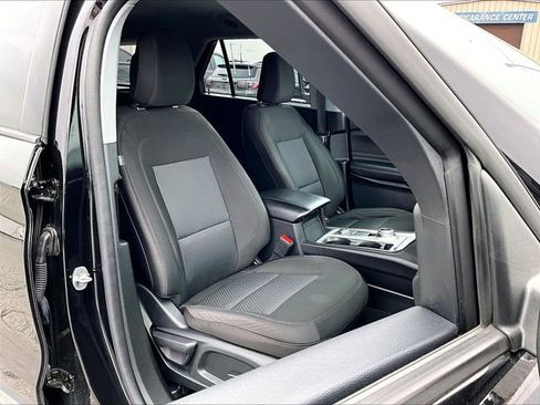 Used 2023 Ford Explorer XLT image 10