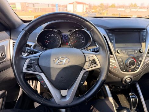 Used 2017 Hyundai Veloster Value Edition image 10
