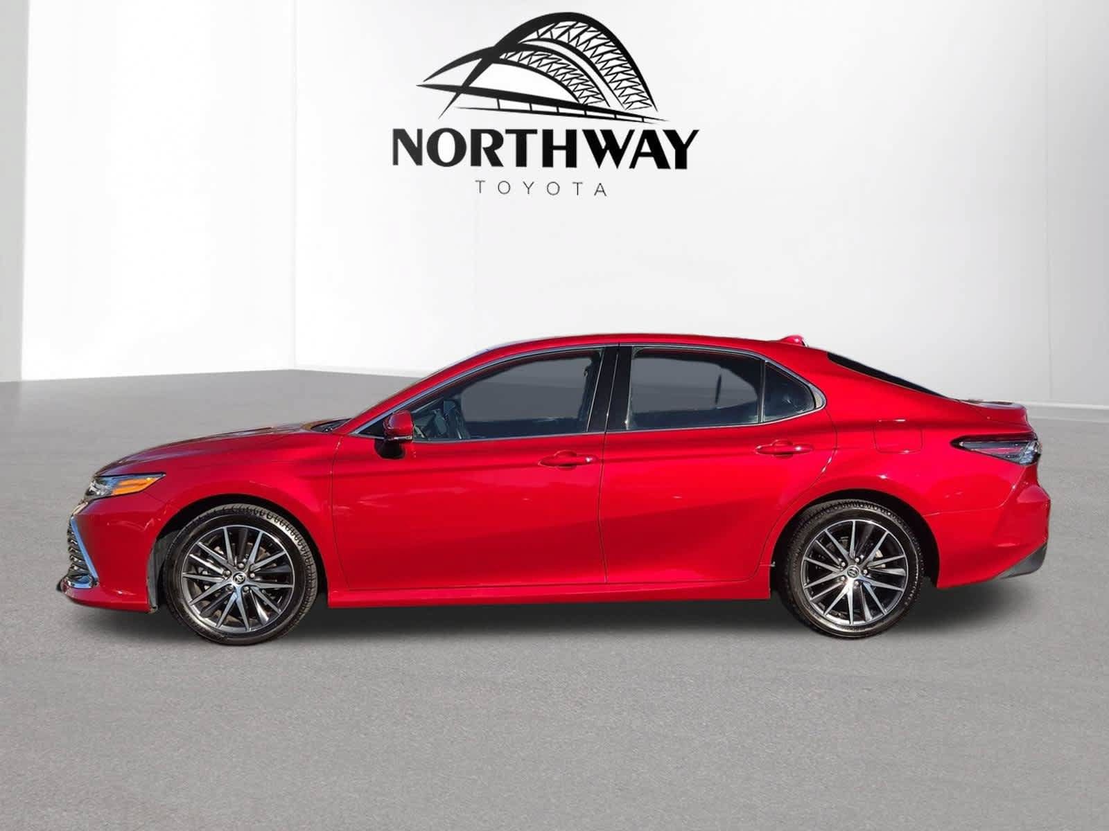 Used 2023 Toyota Camry XLE FWD image 7