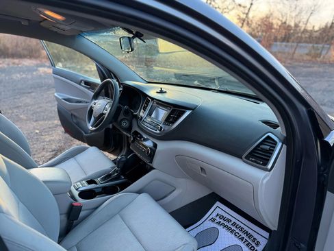 Used 2017 Hyundai Tucson SE image 14